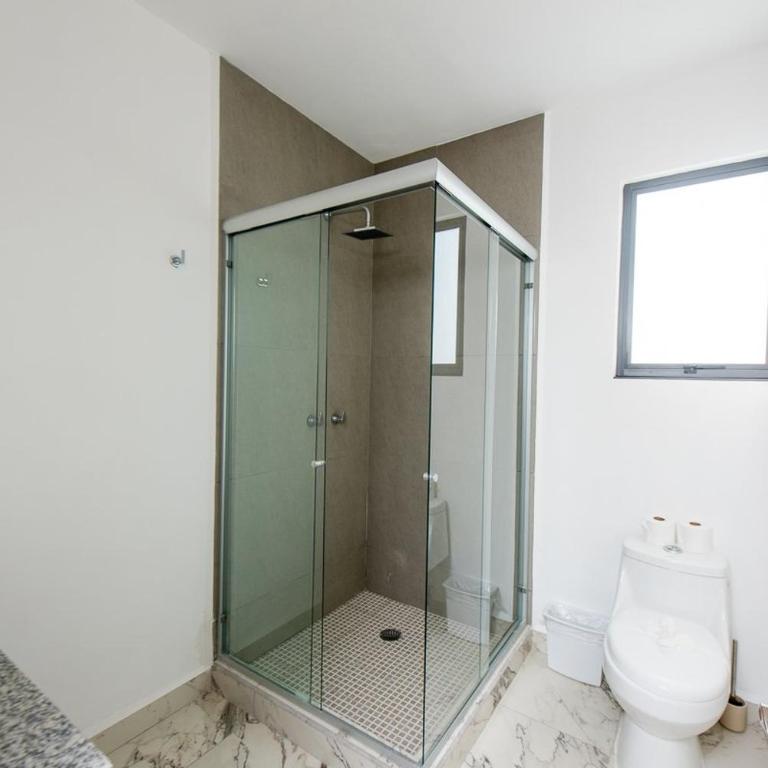 Charming & Comfortable House, 15 min to Downtown - Three-Bedroom House - 21