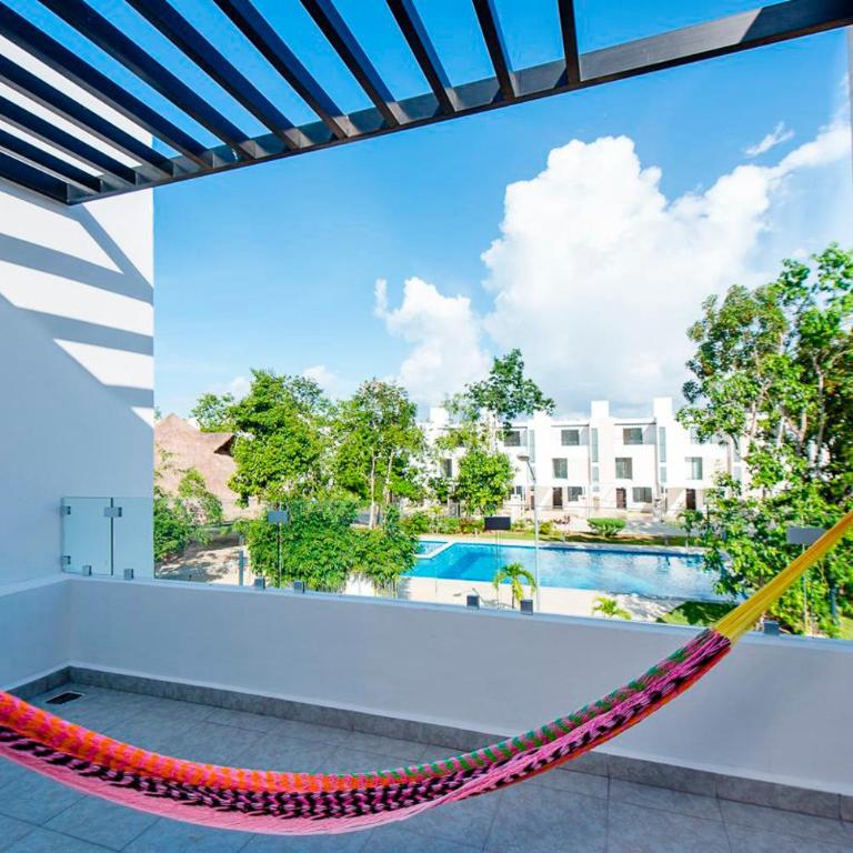 Charming & Comfortable House, 15 min to Downtown - Three-Bedroom House - 26