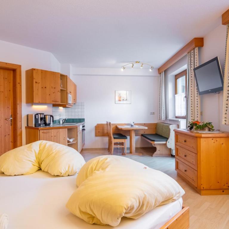 Alpenpension Elferblick- Zimmer- Appartements- Wellness - Studio - 2