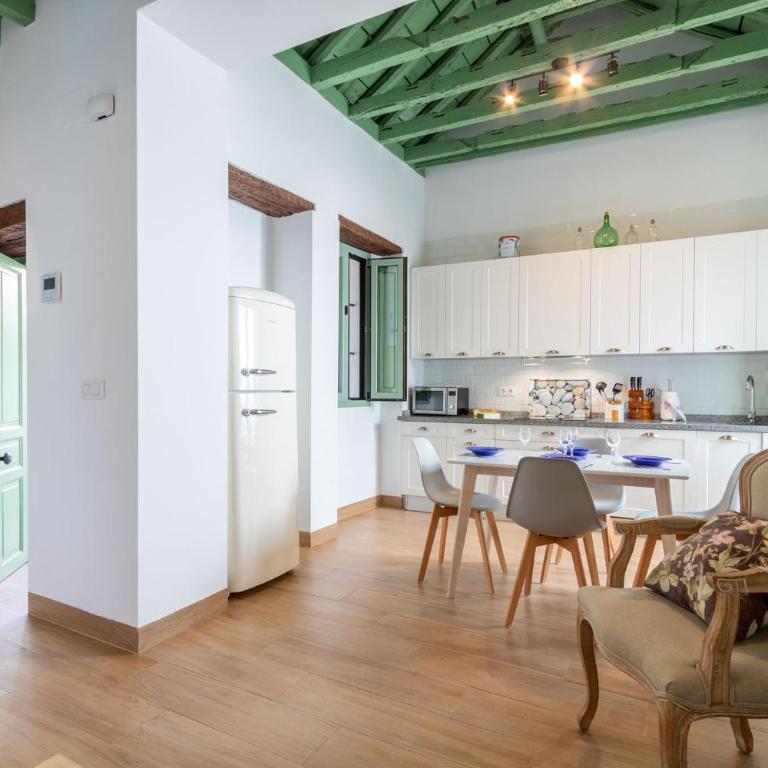 Charming apartment at La Alameda Seville City Center by OCityzen - One-Bedroom Apartment - 9