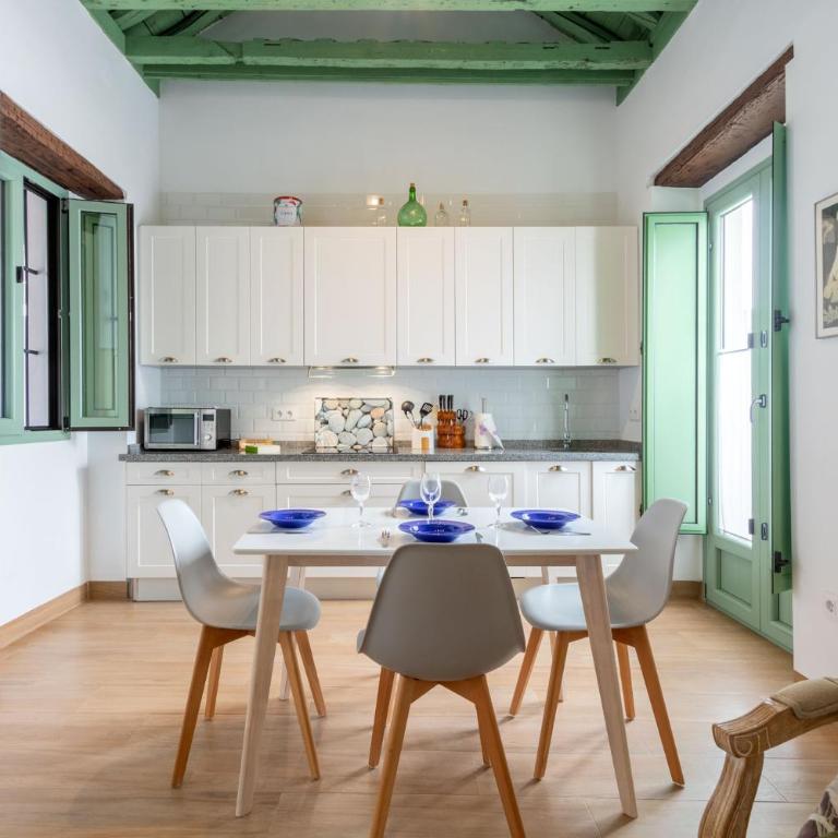 Charming apartment at La Alameda Seville City Center by OCityzen - One-Bedroom Apartment - 4