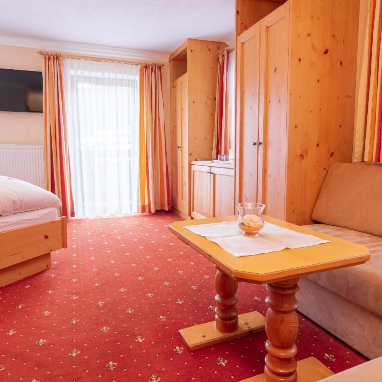 Alpenpension Elferblick- Zimmer- Appartements- Wellness - Comfort Doppelzimmer mit Gletscherblick - 2