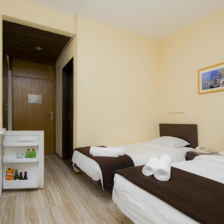 Guesthouse Junior - Economy Twin Room - 2