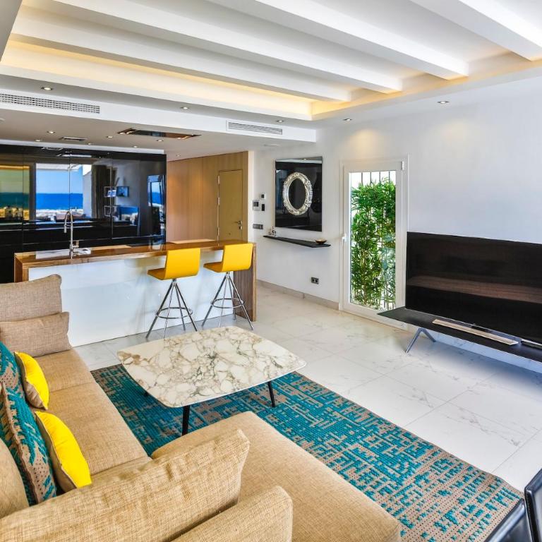 306 -Luxury Selection- Puerto Banus Marbella Front Line Penthouse - Two-Bedroom Apartment - 21