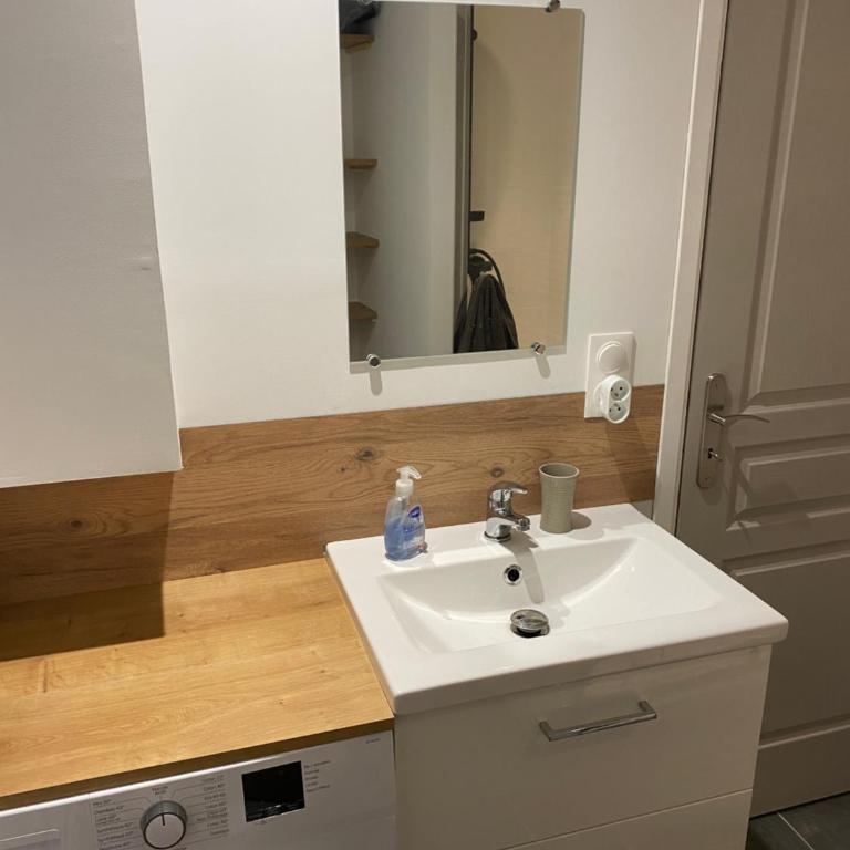 Le cocon blanc: T2 centre Ax neuf et équipé 8 pers - Appartement 1 Chambre - 13