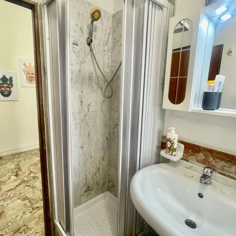 Maya's Apartment close to Ballarò Market and Central station - One-Bedroom House - 20