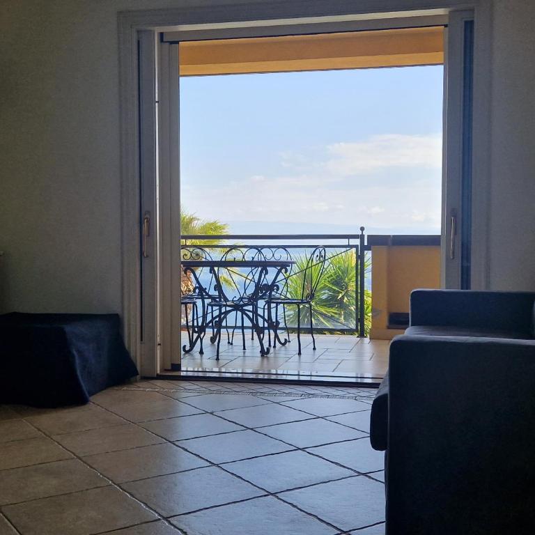 Perla Mediterranea by Taormina Holidays - Two-Bedroom Apartment - 3