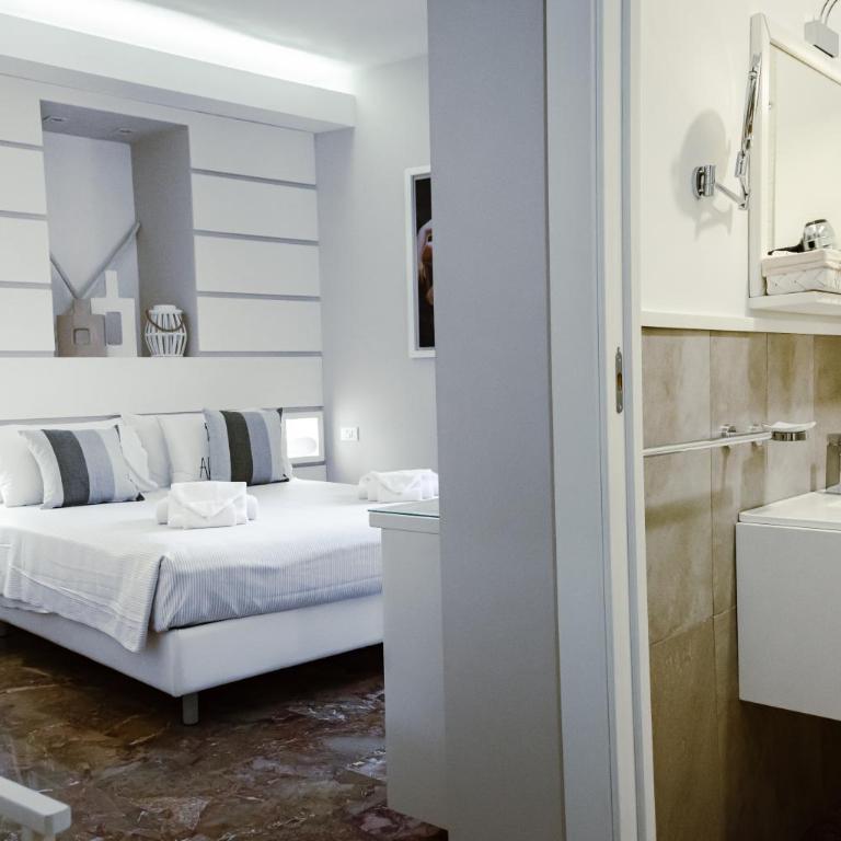 B&B Vanity - Deluxe Double Room with Balcony - 8