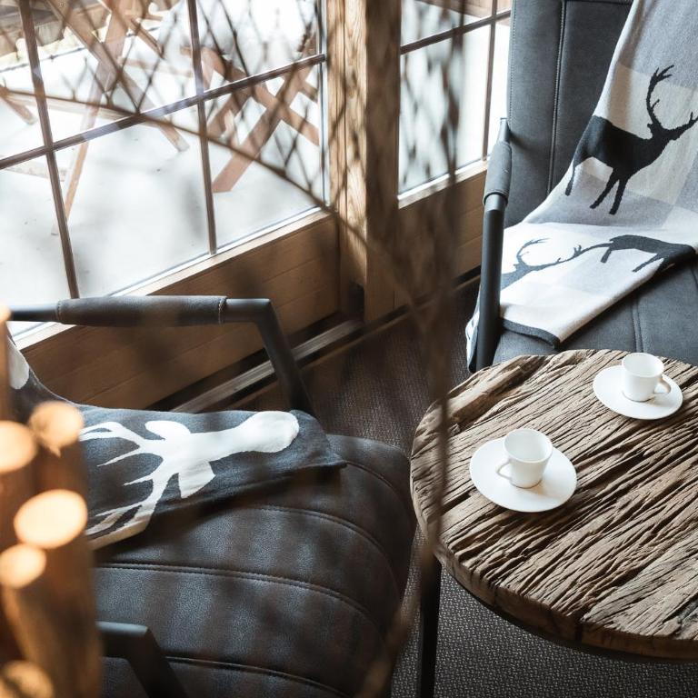 Hotel L'Etable - Doppelzimmer mit Balkon und Bergblick - 3