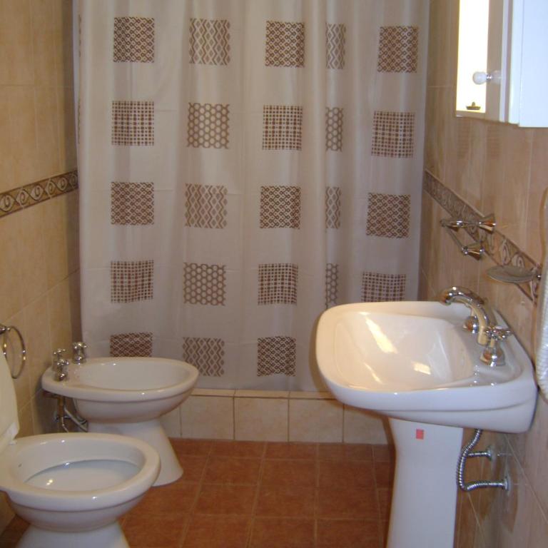 Petit Hotel - Quadruple Room with Private Bathroom - 4