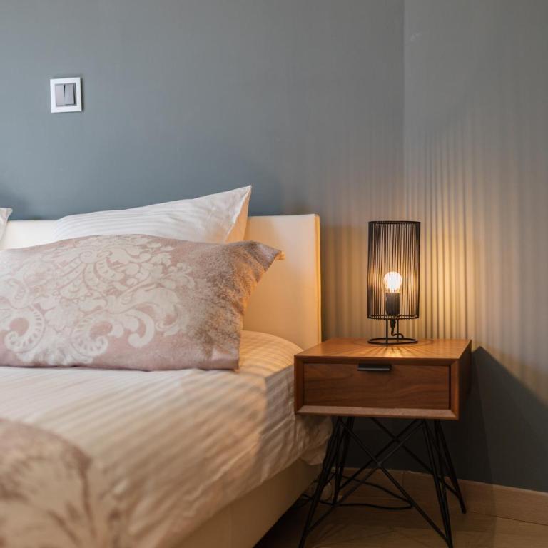 SPACIEUX STUDIO HAUT PLAFOND PROCHE MONACO - One-Bedroom Apartment - 13