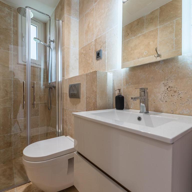 SPACIEUX STUDIO HAUT PLAFOND PROCHE MONACO - One-Bedroom Apartment - 9