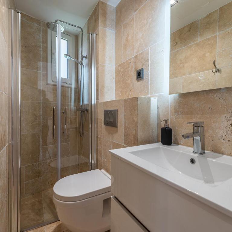 SPACIEUX STUDIO HAUT PLAFOND PROCHE MONACO - One-Bedroom Apartment - 7