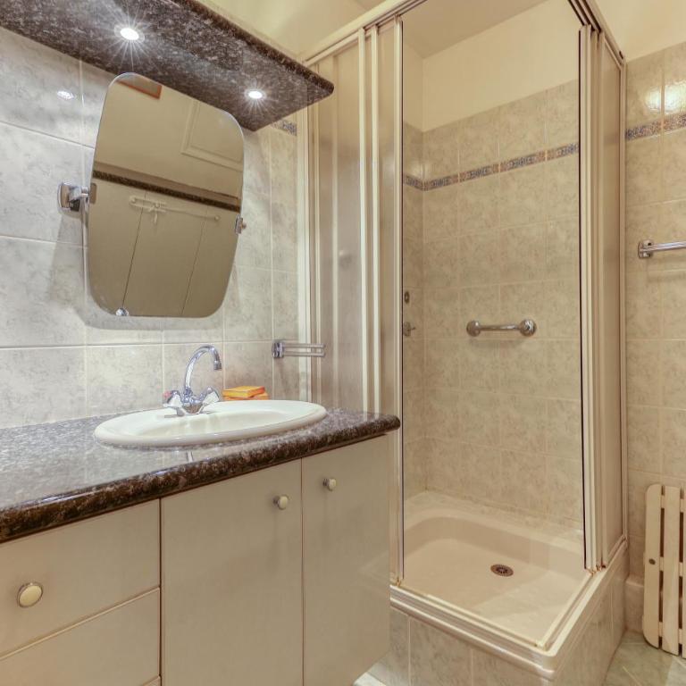 Large and Bright 2 Bdrs Flat with View - Paris 20 - Appartement 2 Chambres - 16