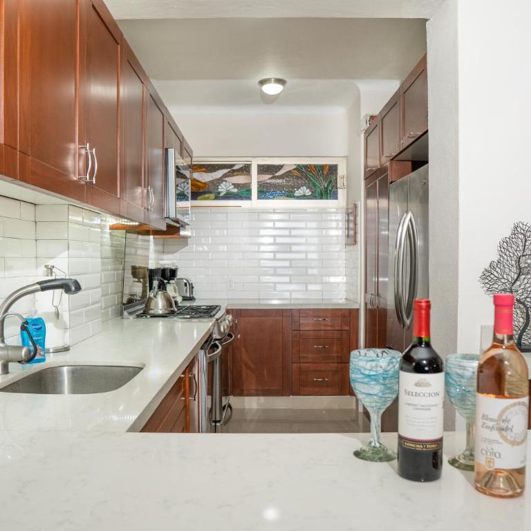 Ocean Front Condo with Pool Sleeps 6 Adults-Quinta del Mar 203 - Apartamento de 2 dormitorios - 18