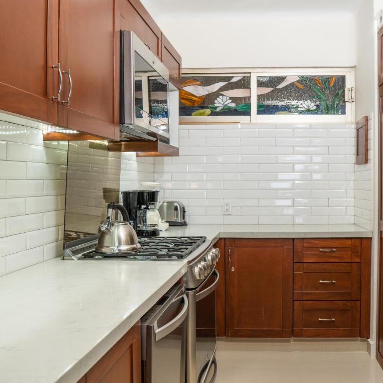 Ocean Front Condo with Pool Sleeps 6 Adults-Quinta del Mar 203 - Apartamento de 2 dormitorios - 16