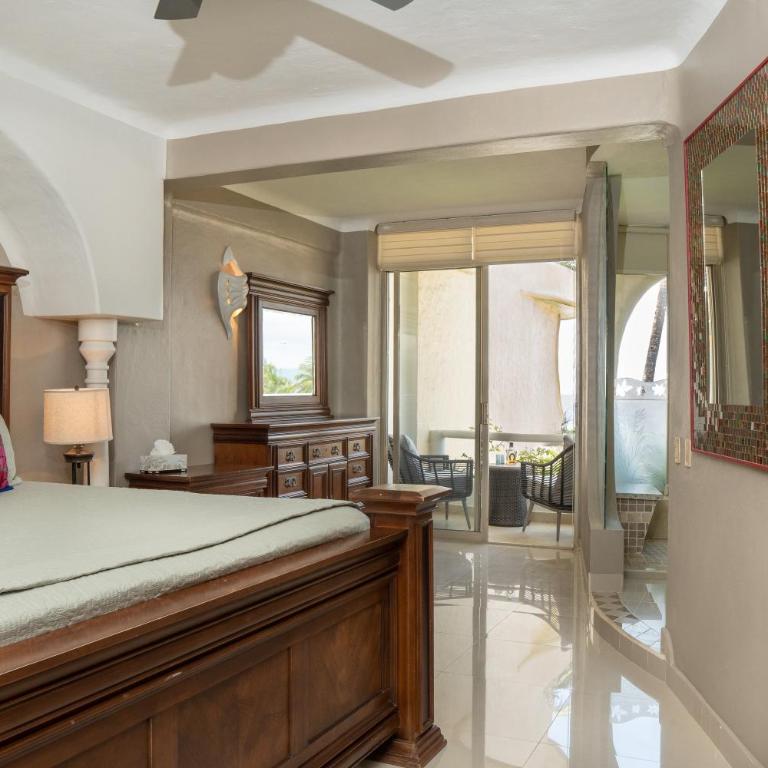 Ocean Front Condo with Pool Sleeps 6 Adults-Quinta del Mar 203 - Apartamento de 2 dormitorios - 21