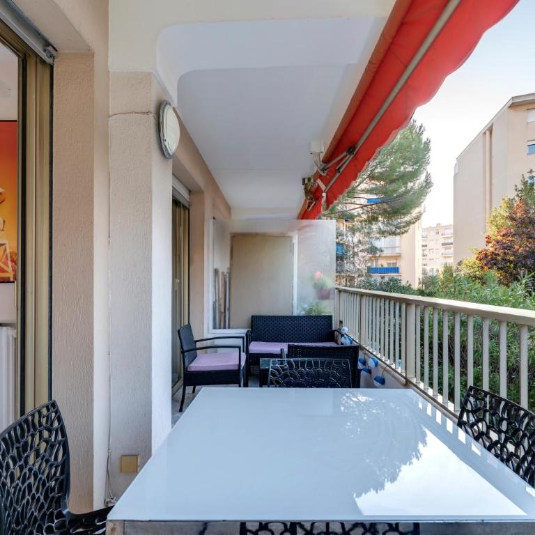 Appartement 2 pièces au calme proche Martinez avec parking privé - One-Bedroom Apartment with Balcony - 28