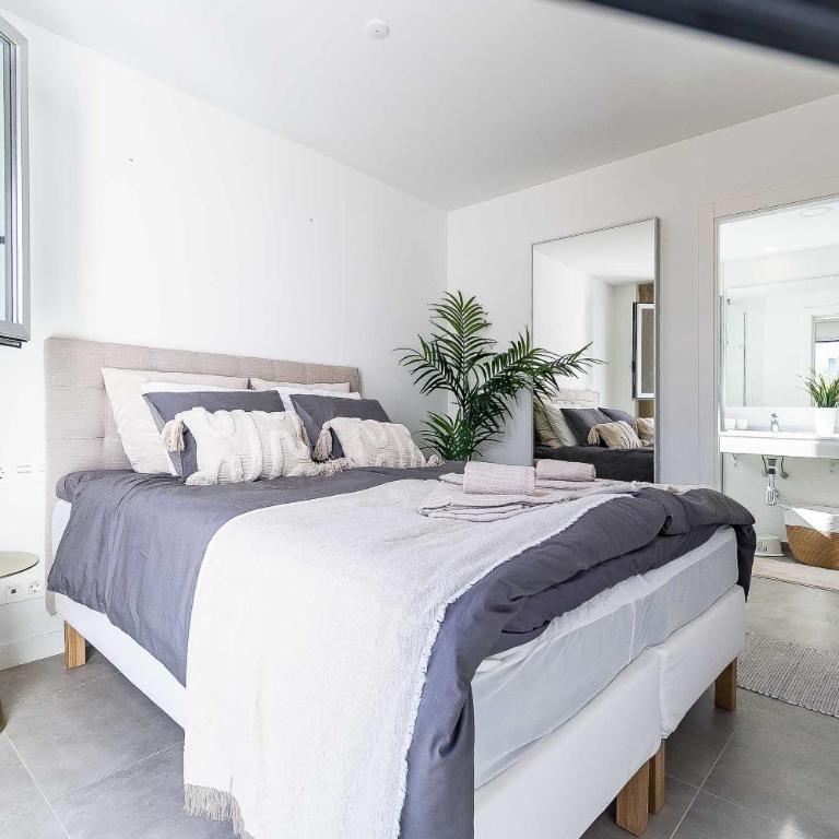 71-Beachfront, brand new luxury penthouse Benalmádena - Three-Bedroom Apartment - 17