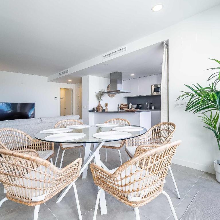 71-Beachfront, brand new luxury penthouse Benalmádena - Three-Bedroom Apartment - 10
