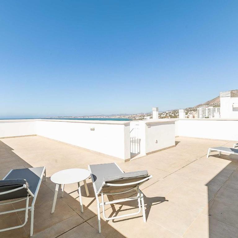 71-Beachfront, brand new luxury penthouse Benalmádena - Three-Bedroom Apartment - 26