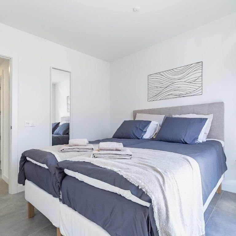 71-Beachfront, brand new luxury penthouse Benalmádena - Three-Bedroom Apartment - 19