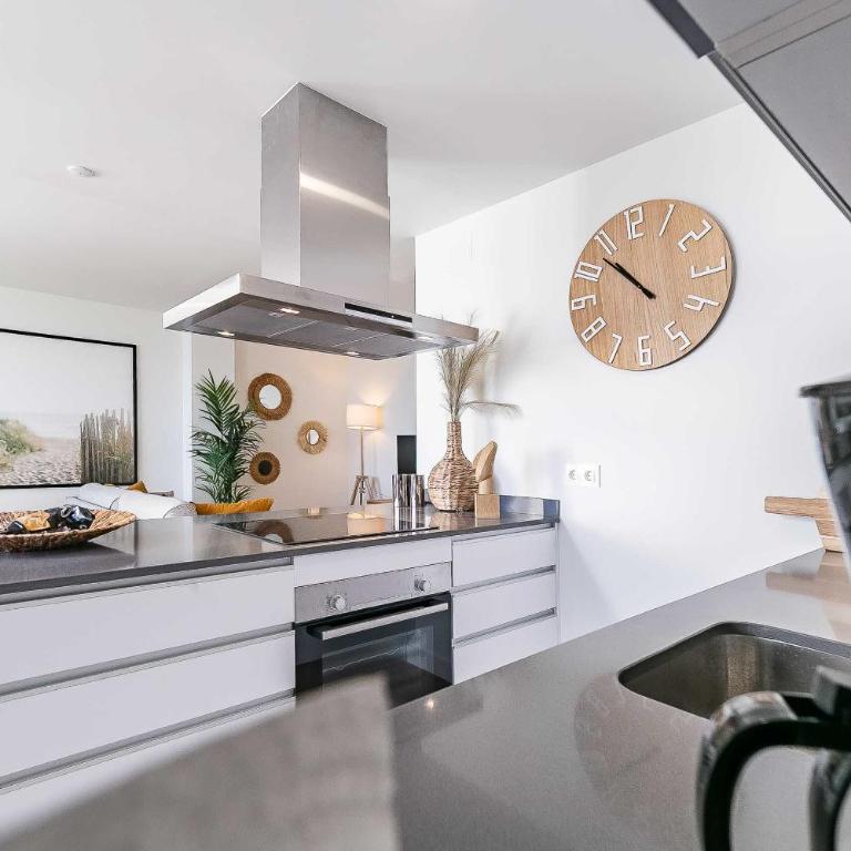 71-Beachfront, brand new luxury penthouse Benalmádena - Three-Bedroom Apartment - 14