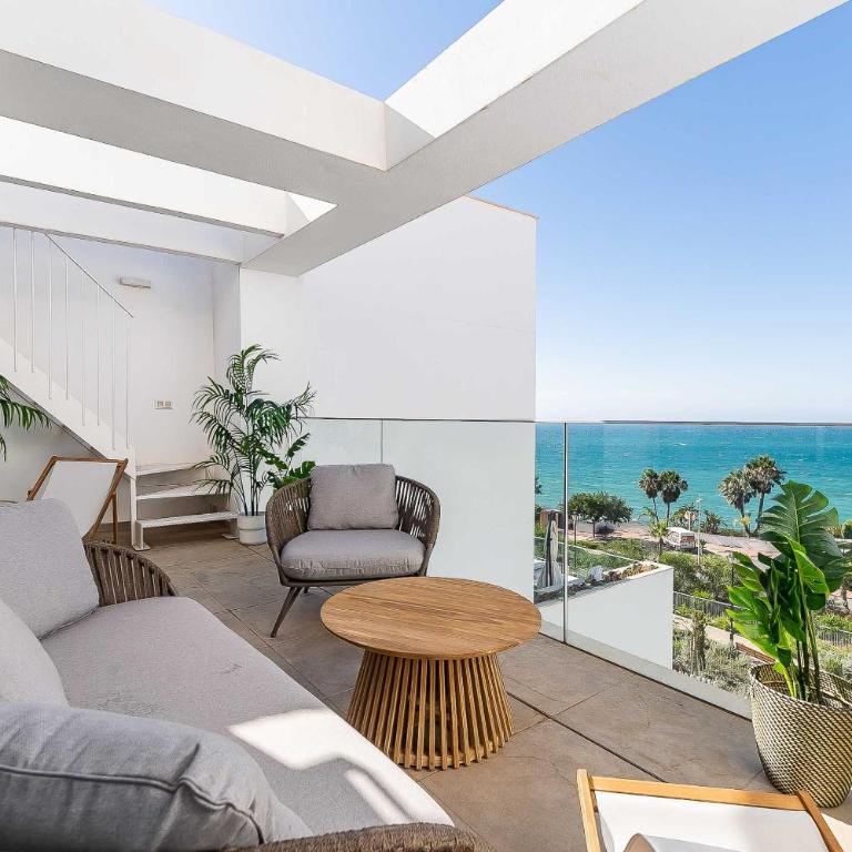 71-Beachfront, brand new luxury penthouse Benalmádena - Three-Bedroom Apartment - 1