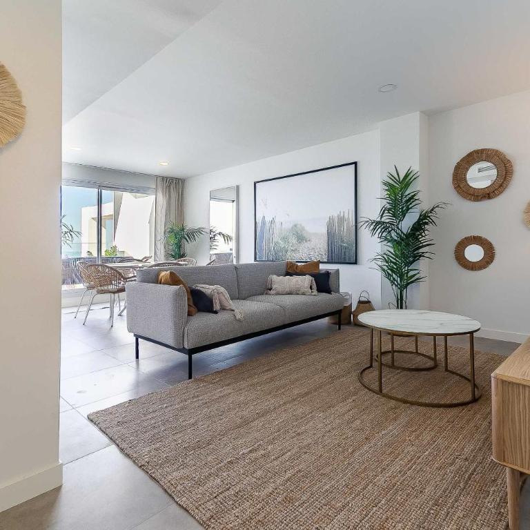 71-Beachfront, brand new luxury penthouse Benalmádena - Three-Bedroom Apartment - 7