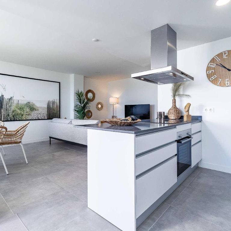 71-Beachfront, brand new luxury penthouse Benalmádena - Three-Bedroom Apartment - 16