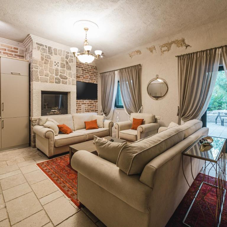 Casa Ra - King Room with Balcony - 3