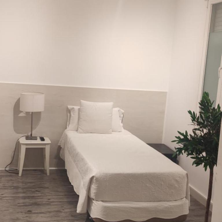 Hostal PETITE MAMAN - Family Room with Private Bathroom - 3