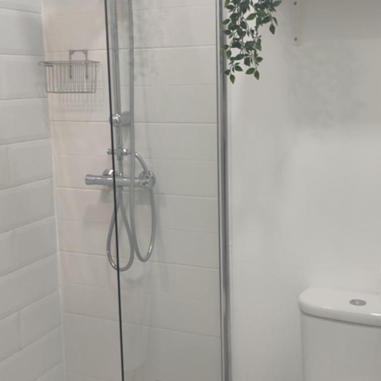 Hostal PETITE MAMAN - Family Room with Private Bathroom - 4