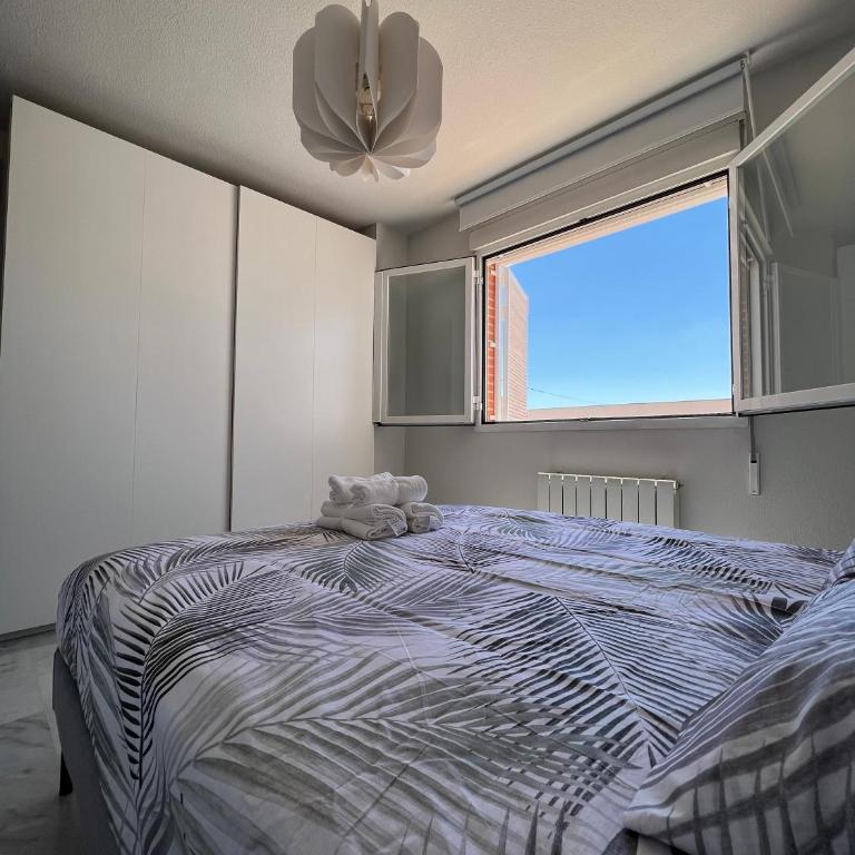 Preciosa vivienda con gran terraza, parking gratis - Three-Bedroom Apartment - 1