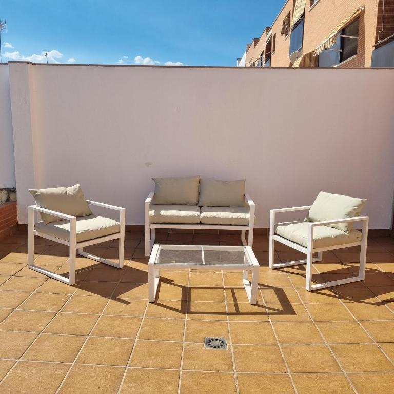 Preciosa vivienda con gran terraza, parking gratis - Three-Bedroom Apartment - 25