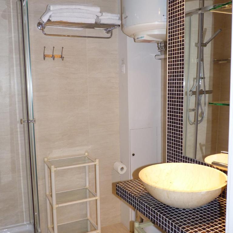 Prestigious 2 bedroom near Champs Elysées - Appartement - 26