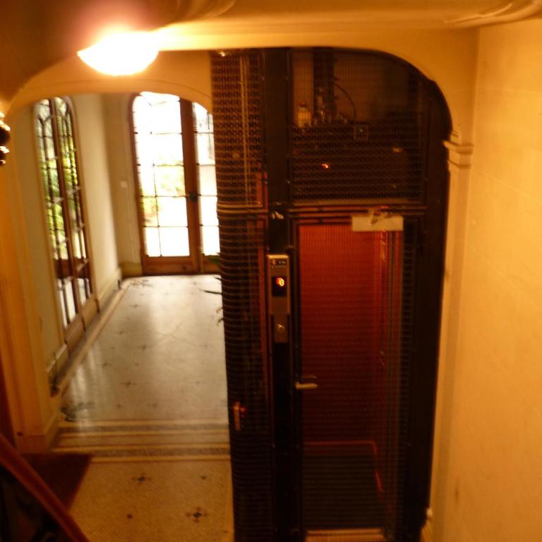 Prestigious 2 bedroom near Champs Elysées - Appartement - 34