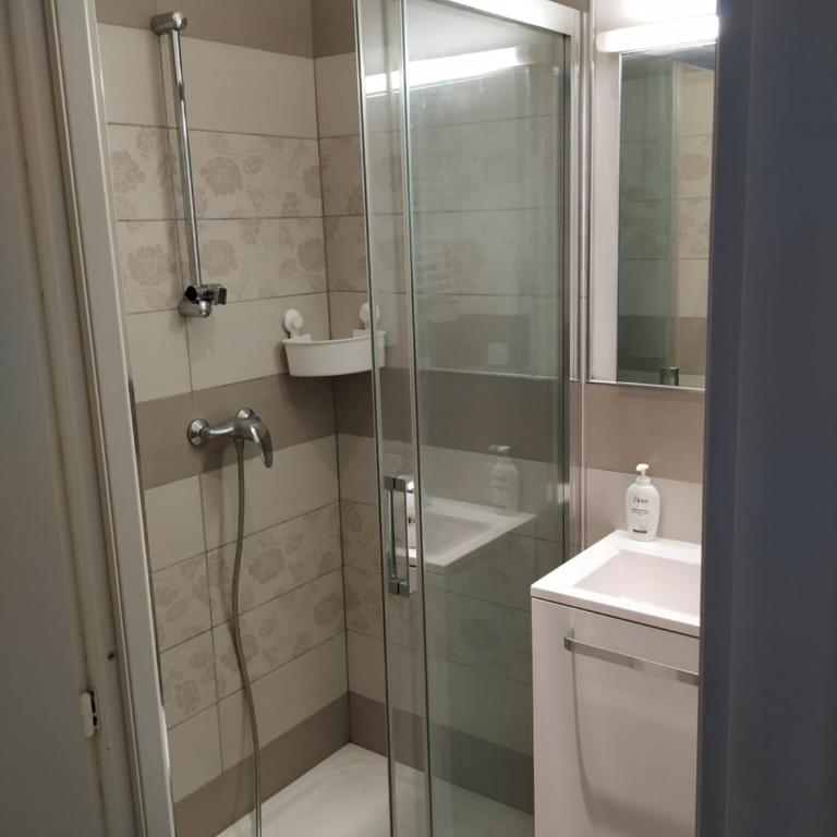 STUDIO CANNES A 5 MN A PIED DE LA GARE TOUT CONFORT AVEC BALCON - Appartement 1 Chambre - 8