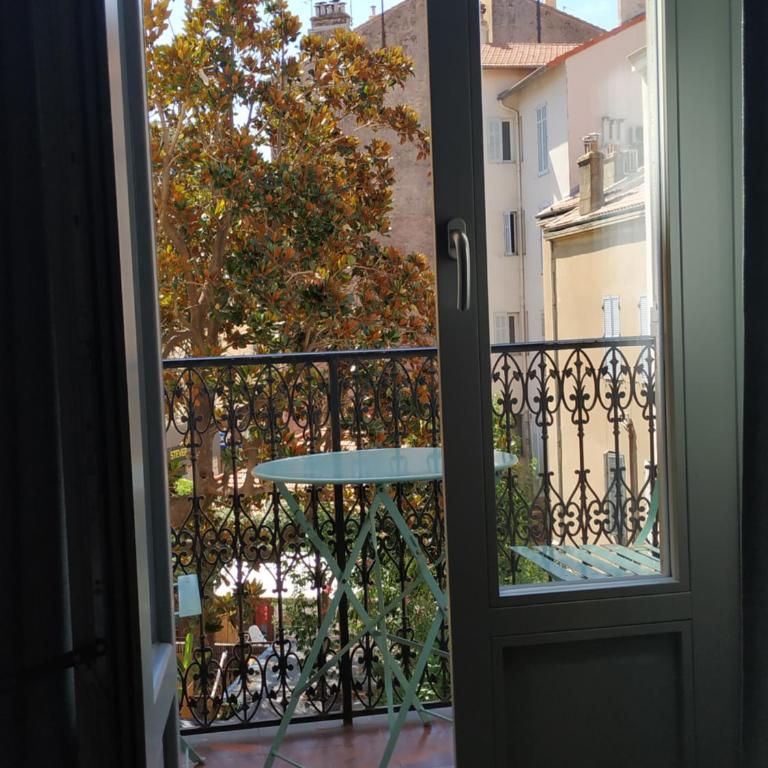 STUDIO CANNES A 5 MN A PIED DE LA GARE TOUT CONFORT AVEC BALCON - Appartement 1 Chambre - 2