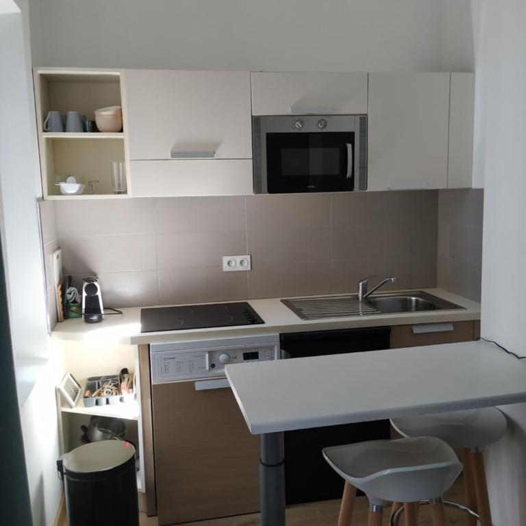 STUDIO CANNES A 5 MN A PIED DE LA GARE TOUT CONFORT AVEC BALCON - Appartement 1 Chambre - 6