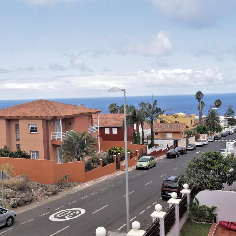 Apartment in Bajamar near coast - Three-Bedroom Apartment - 42