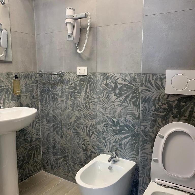 Square Inn - Doppelzimmer mit eigenem Bad - 3