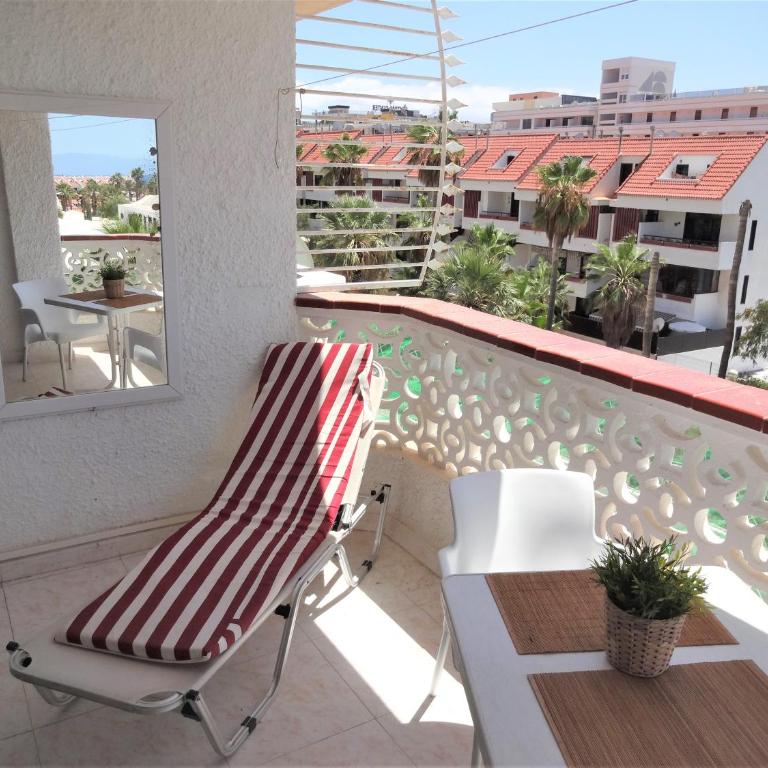apartment with a large south-facing balcony, sea view and WIFI in Las Americas center - Apartamento de 1 dormitorio - 5