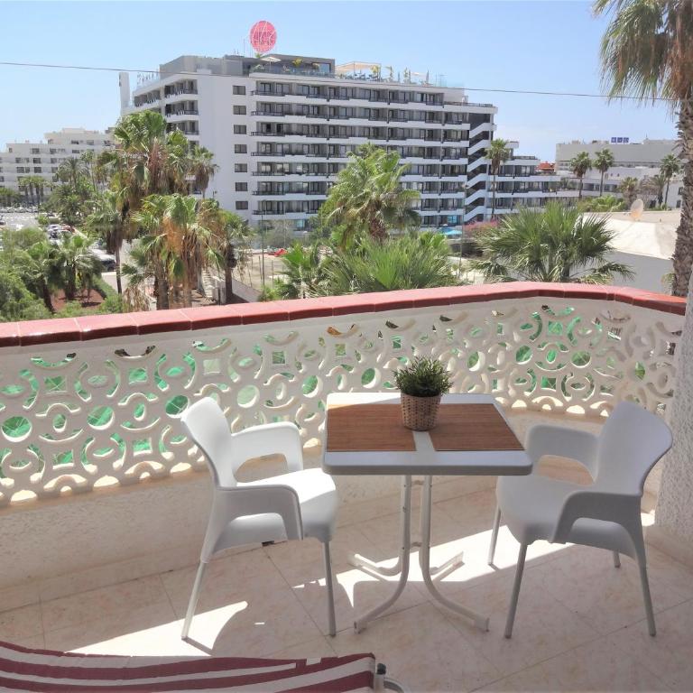 apartment with a large south-facing balcony, sea view and WIFI in Las Americas center - Apartamento de 1 dormitorio - 1