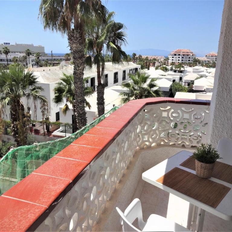 apartment with a large south-facing balcony, sea view and WIFI in Las Americas center - Apartamento de 1 dormitorio - 10