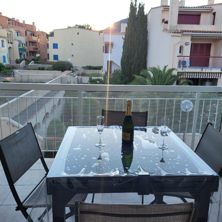 Superbe T2 en centre ville au calme à deux pas du marché - Appartement 2 Chambres - 1