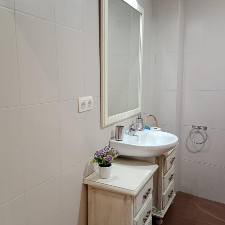 "Conde de Cárdenas II" Parking propio - Three-Bedroom Apartment - 10