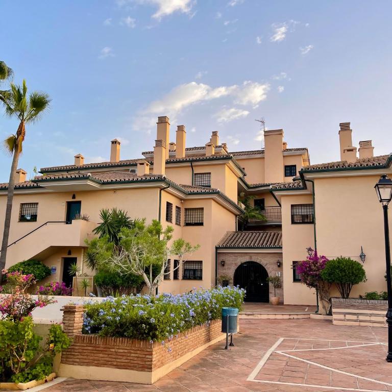 Royal Pearl Marbella - Two-Bedroom Apartment - 11