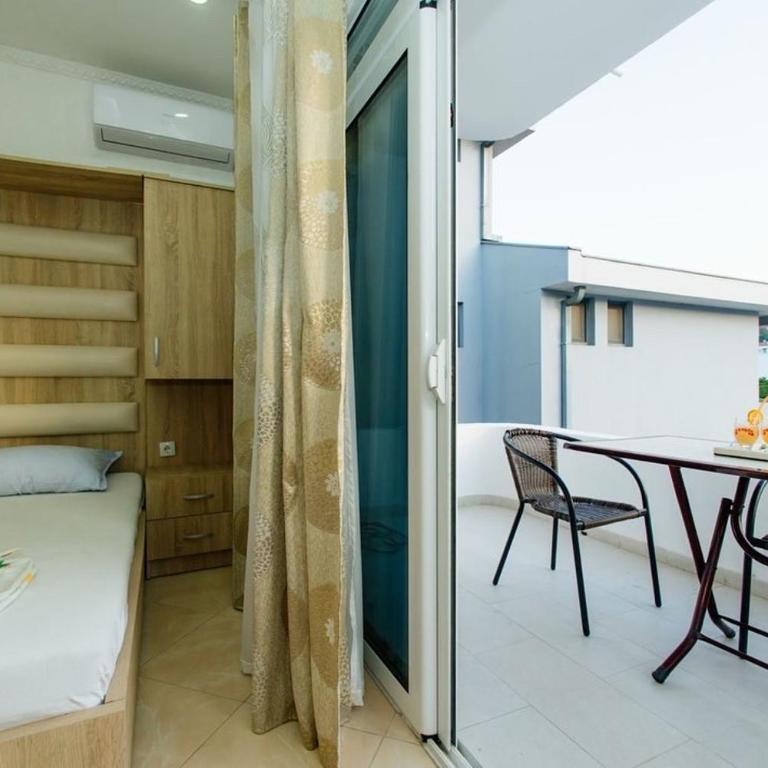 Flori Apartments - Porodična Dvokrevetna Soba sa Bračnim Krevetom - 5
