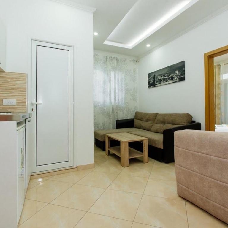 Flori Apartments - Porodična Dvokrevetna Soba sa Bračnim Krevetom - 7